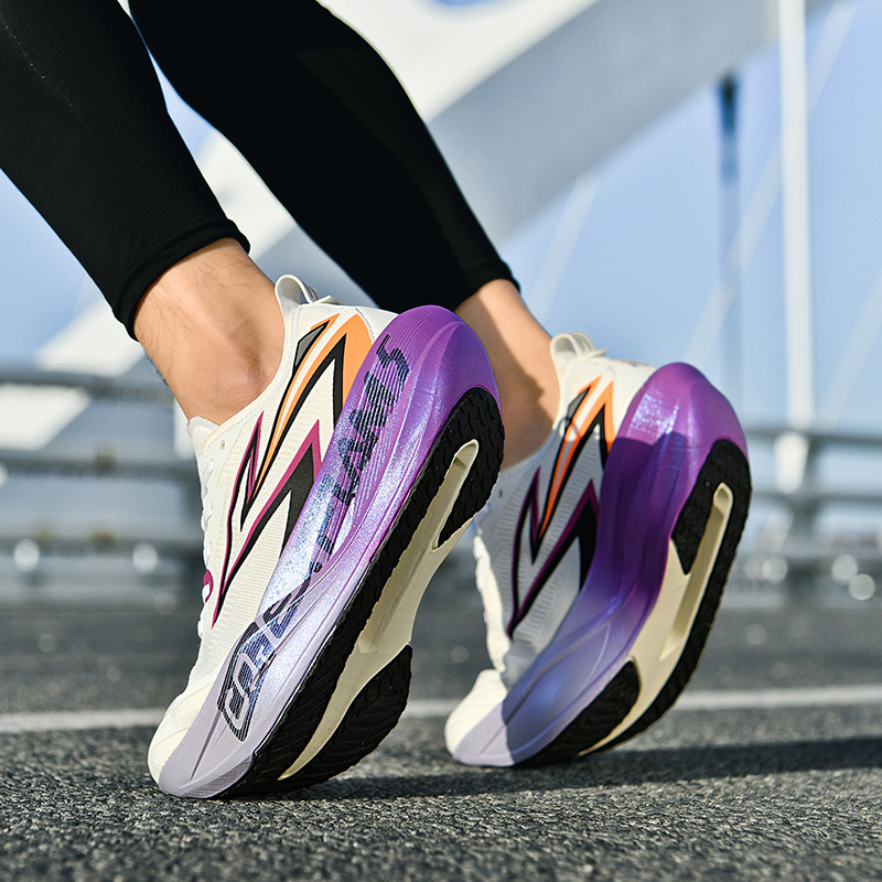 男性用ランニングシューズ カーボンプレート 特殊マラソンスポ - Running Shoe Carbon のレビューと価格